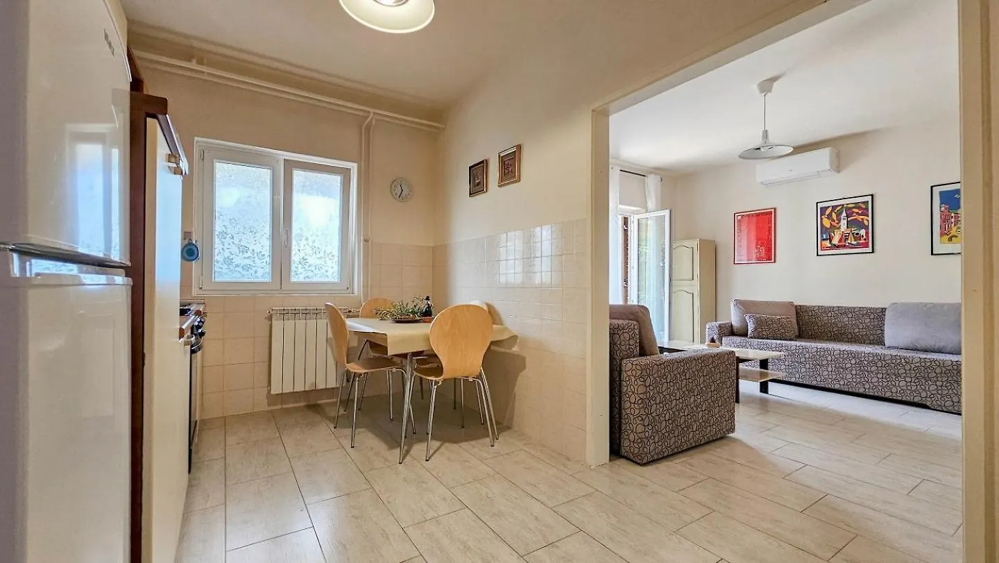 Romana 1 Novigrad  Apartment