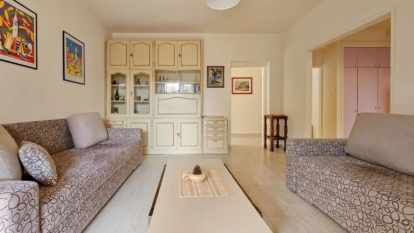 Romana 1 Novigrad  Apartment