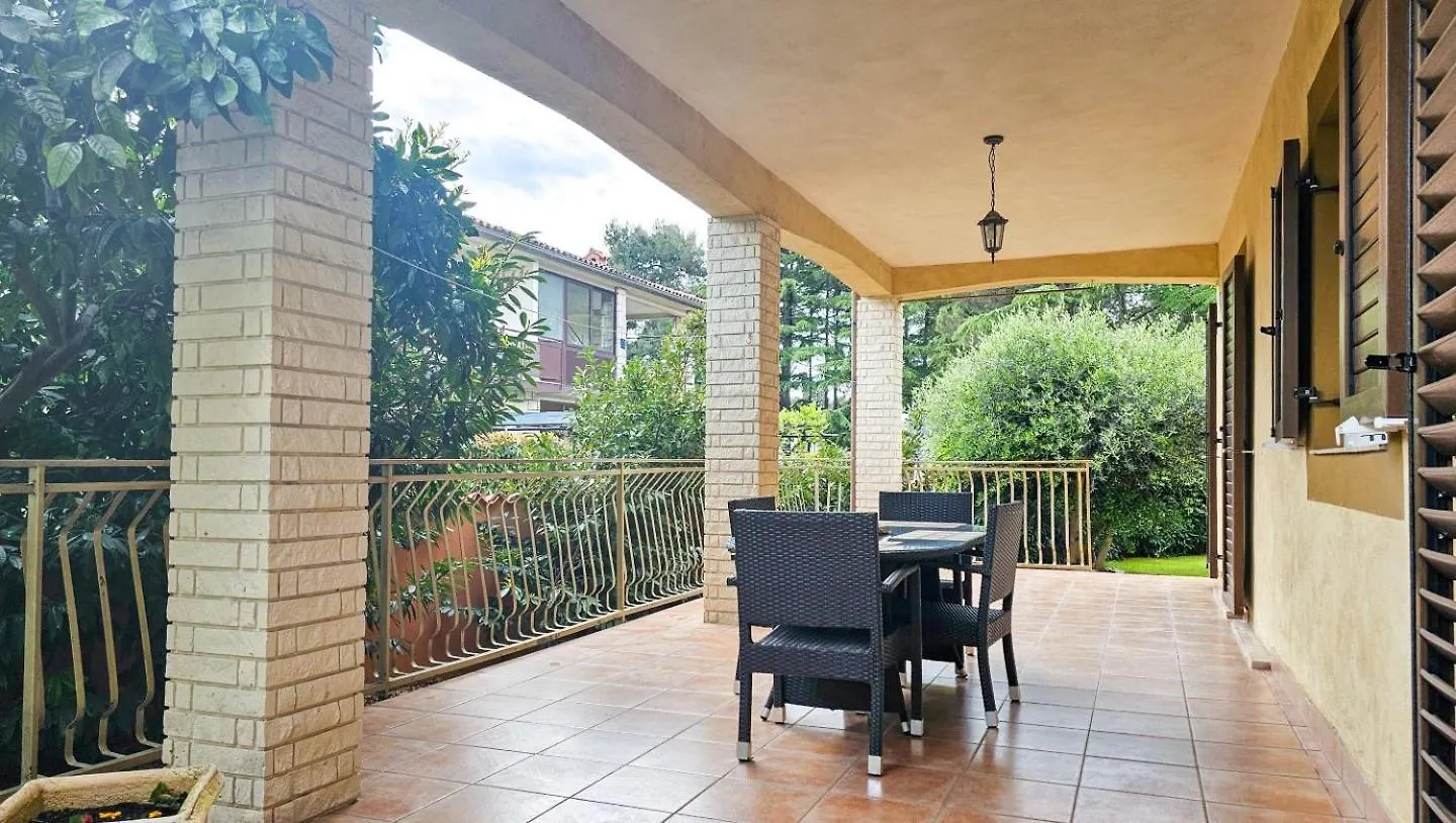 Romana 1 Novigrad  Apartment